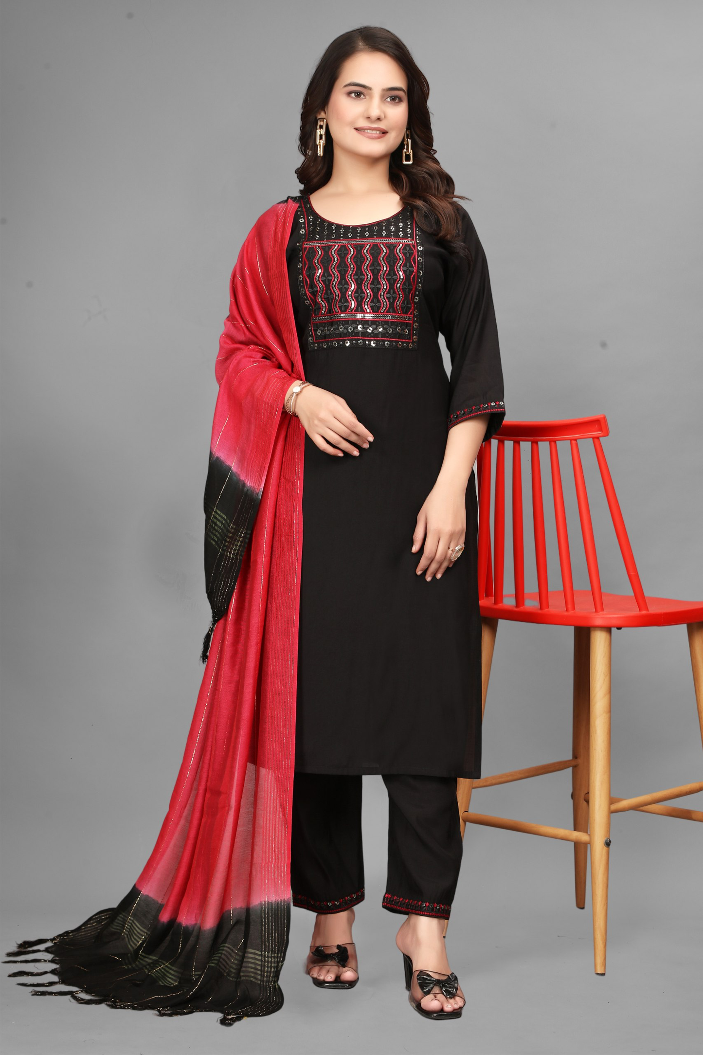 Noor-e-Nazaakat – A Kurta Set Where Threads Meet Royal Black