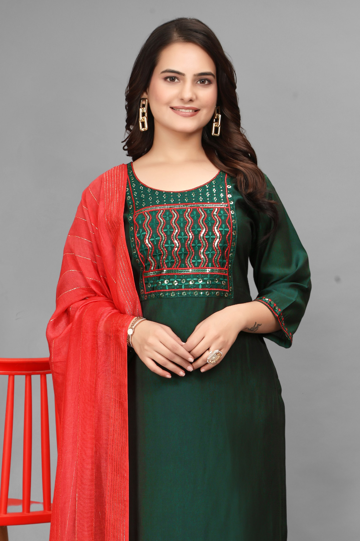 Morpankhi Leelo – Deep Green Kurta Set with Red Statement Accents
