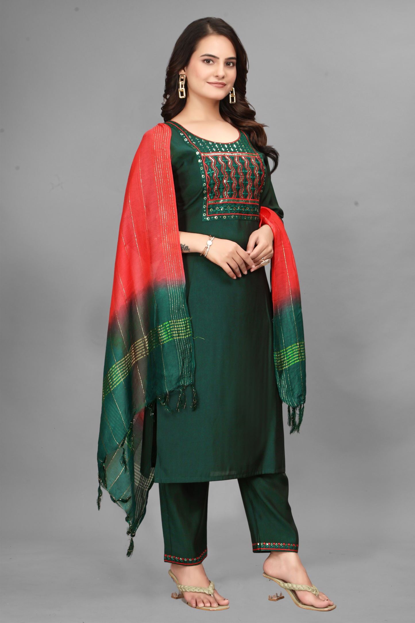 Morpankhi Leelo – Deep Green Kurta Set with Red Statement Accents