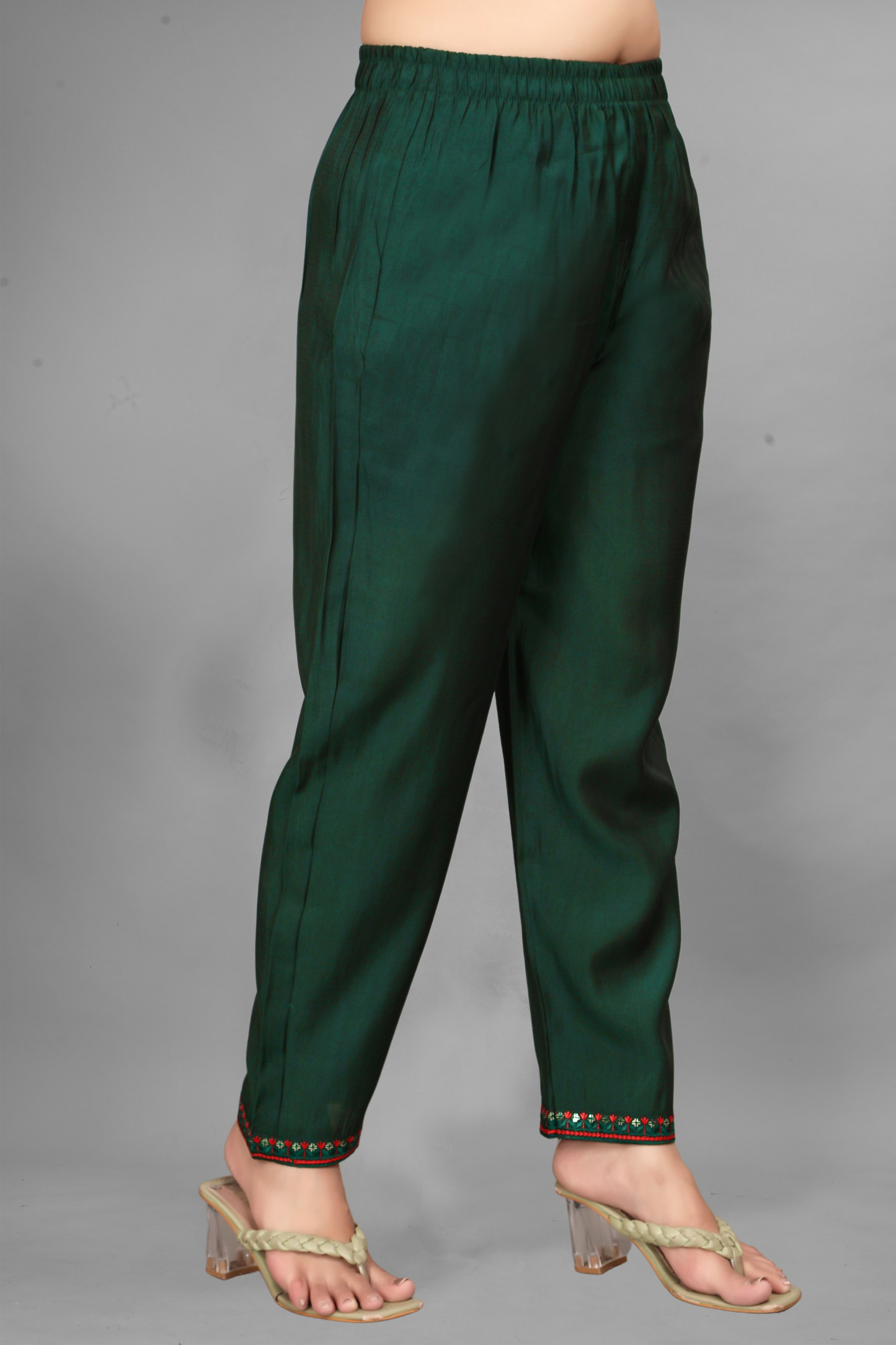Morpankhi Leelo – Deep Green Kurta Set with Red Statement Accents