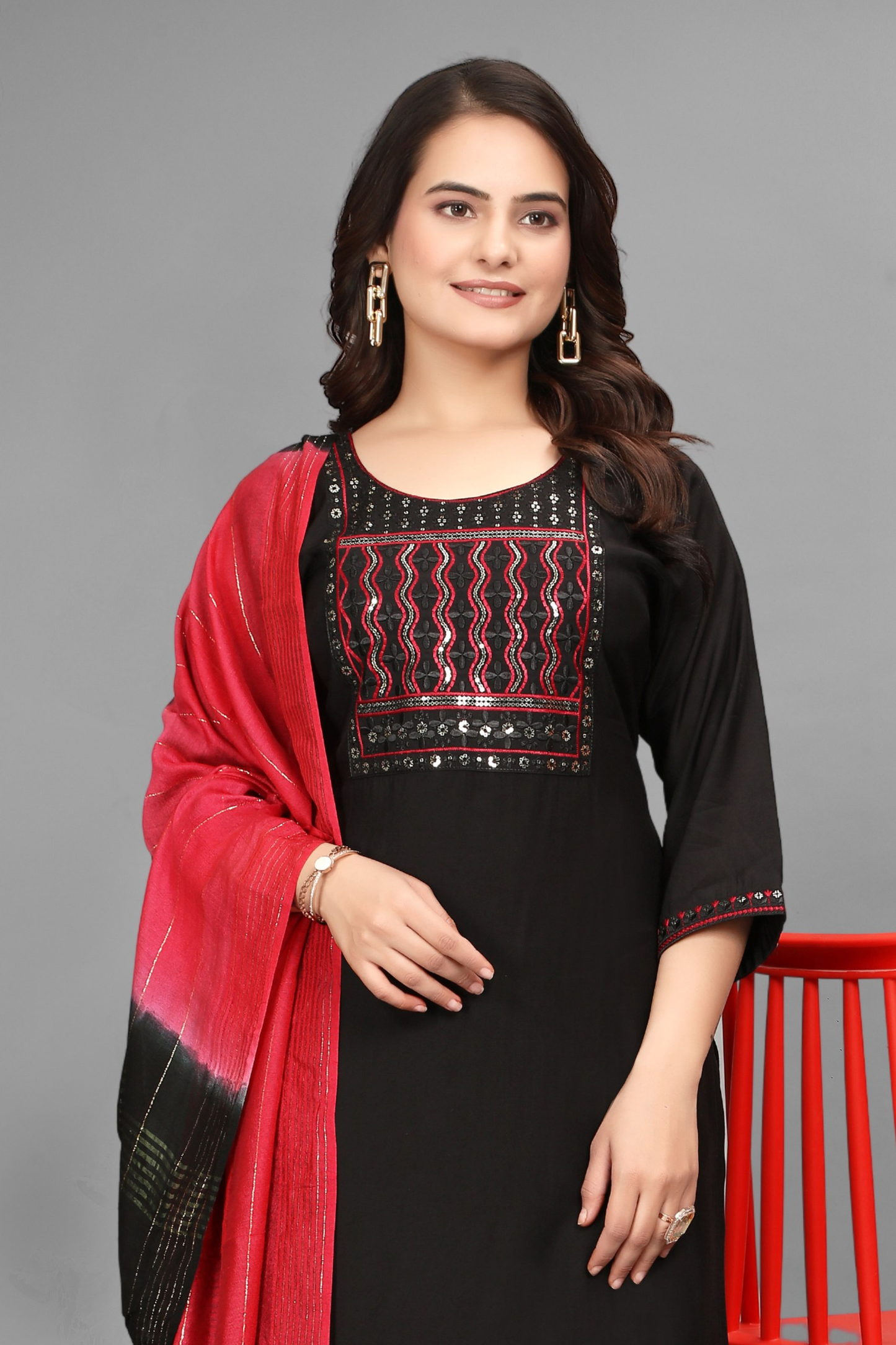 Noor-e-Nazaakat – A Kurta Set Where Threads Meet Royal Black