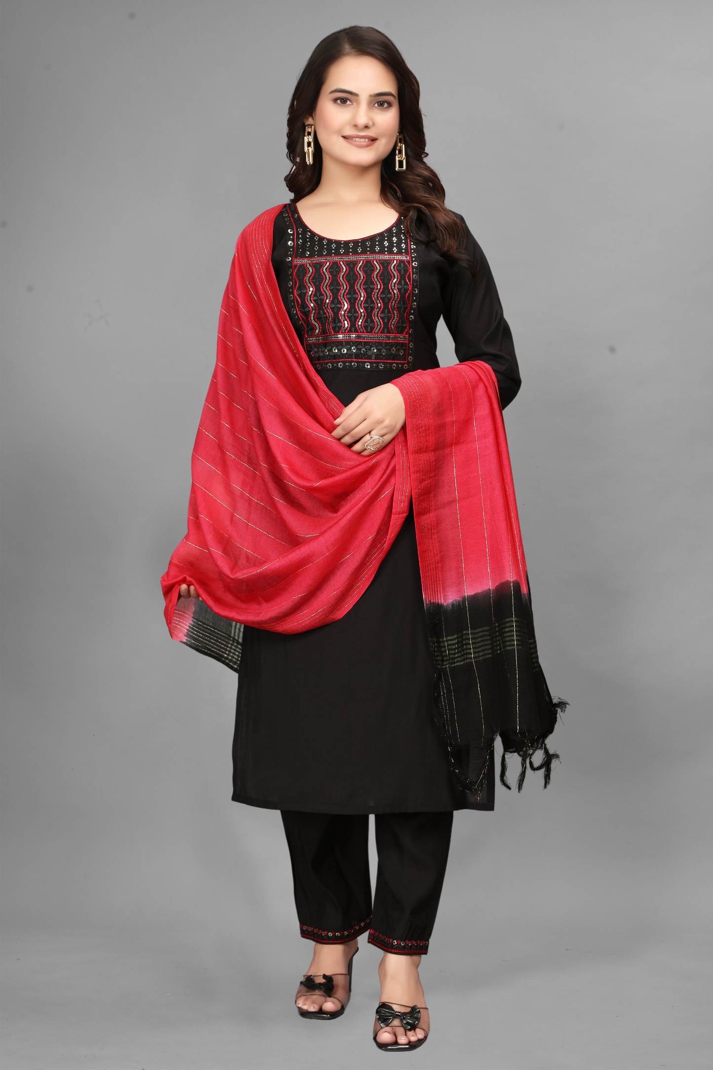 Noor-e-Nazaakat – A Kurta Set Where Threads Meet Royal Black